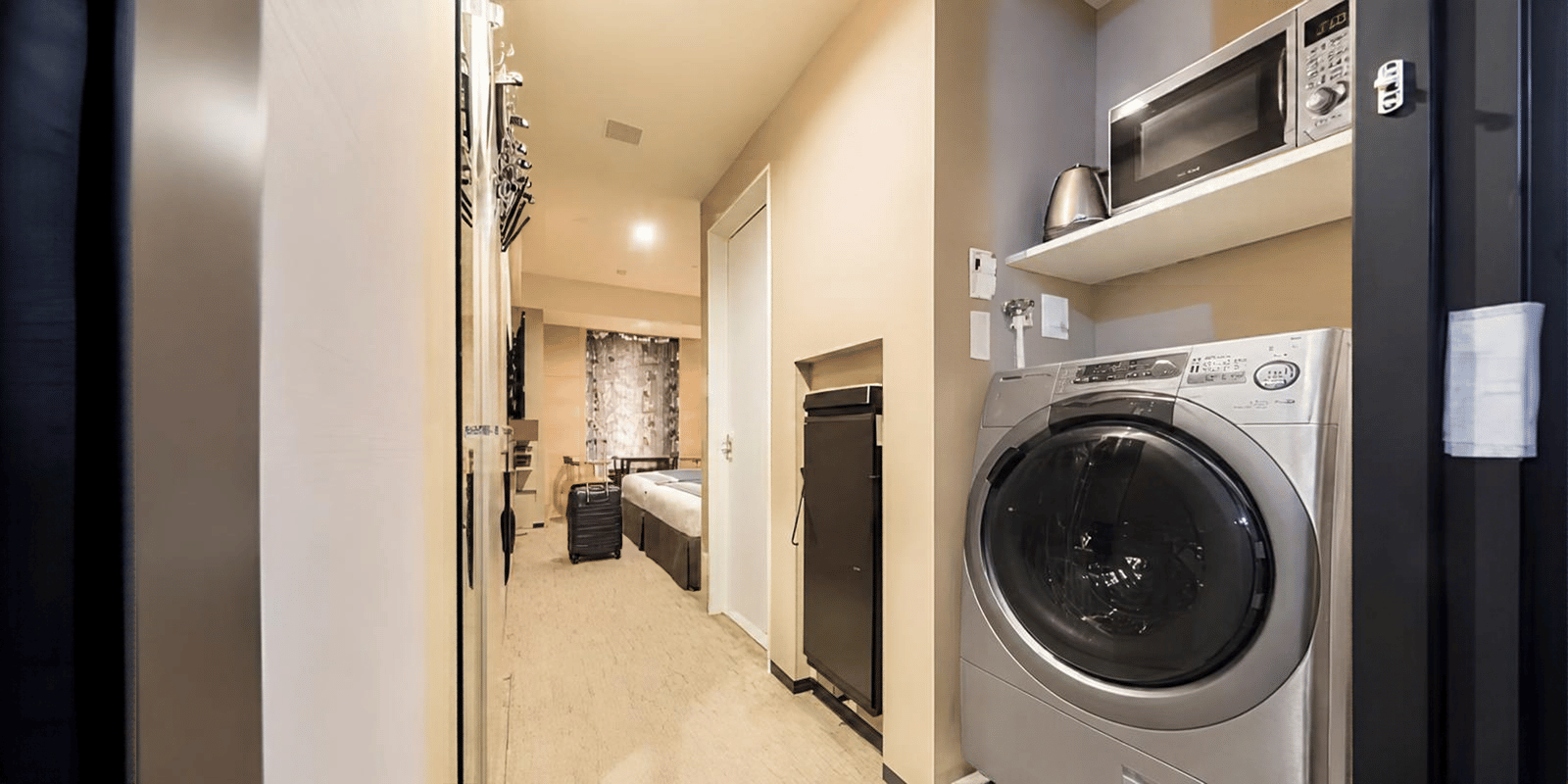 Hotel room with washer and dryer