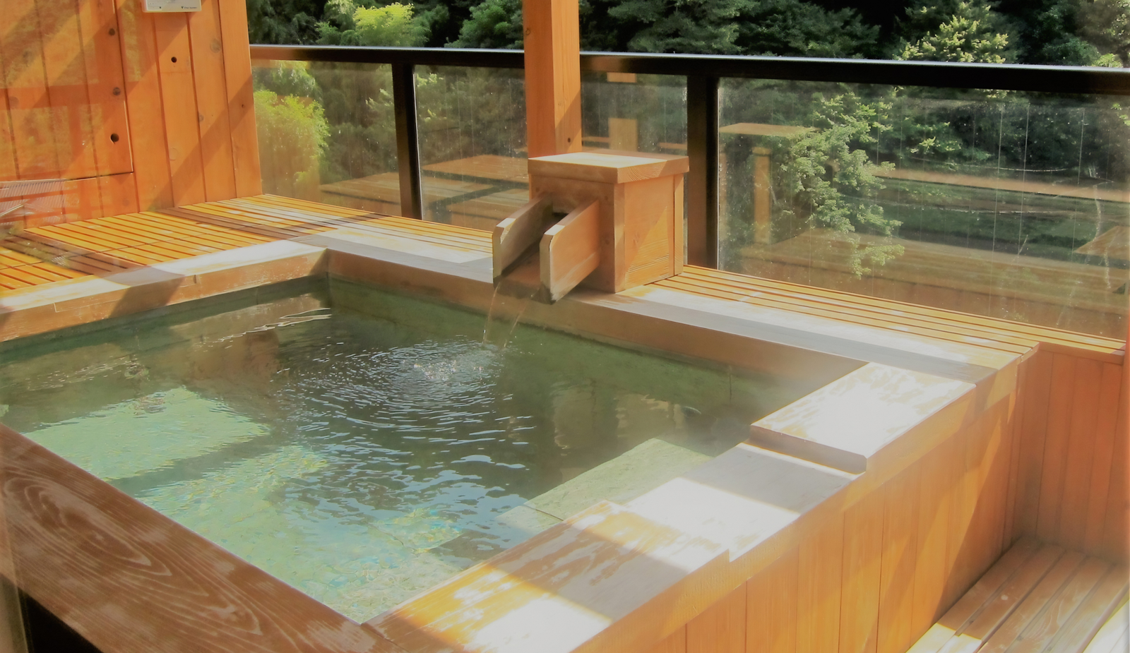Ryokan Hotek in Japan with rotenburo outside hot spring bath