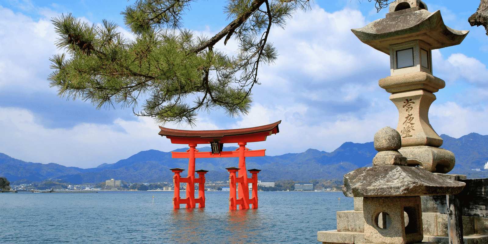 Floating Toriii on miyajima Island, hiroshima