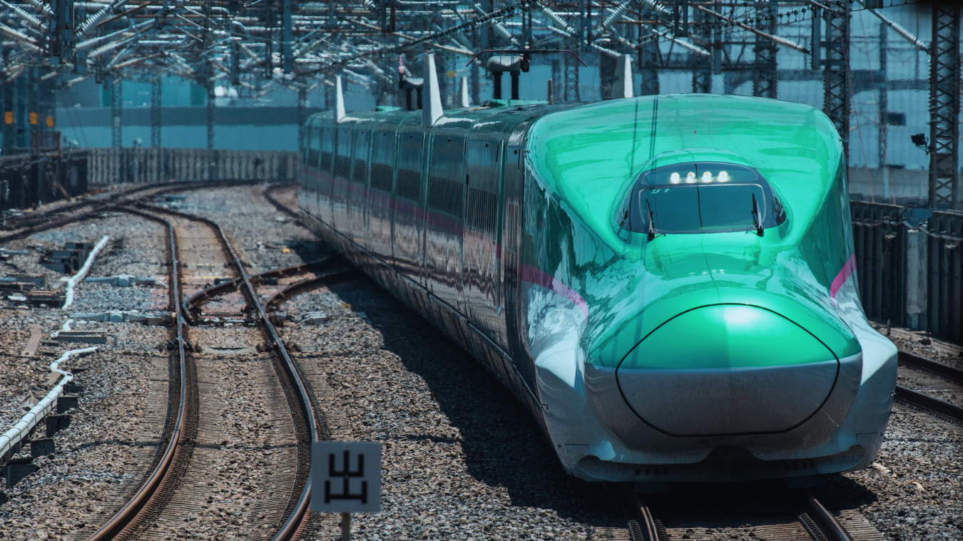 Tohoku Shinkansen Hayabusa